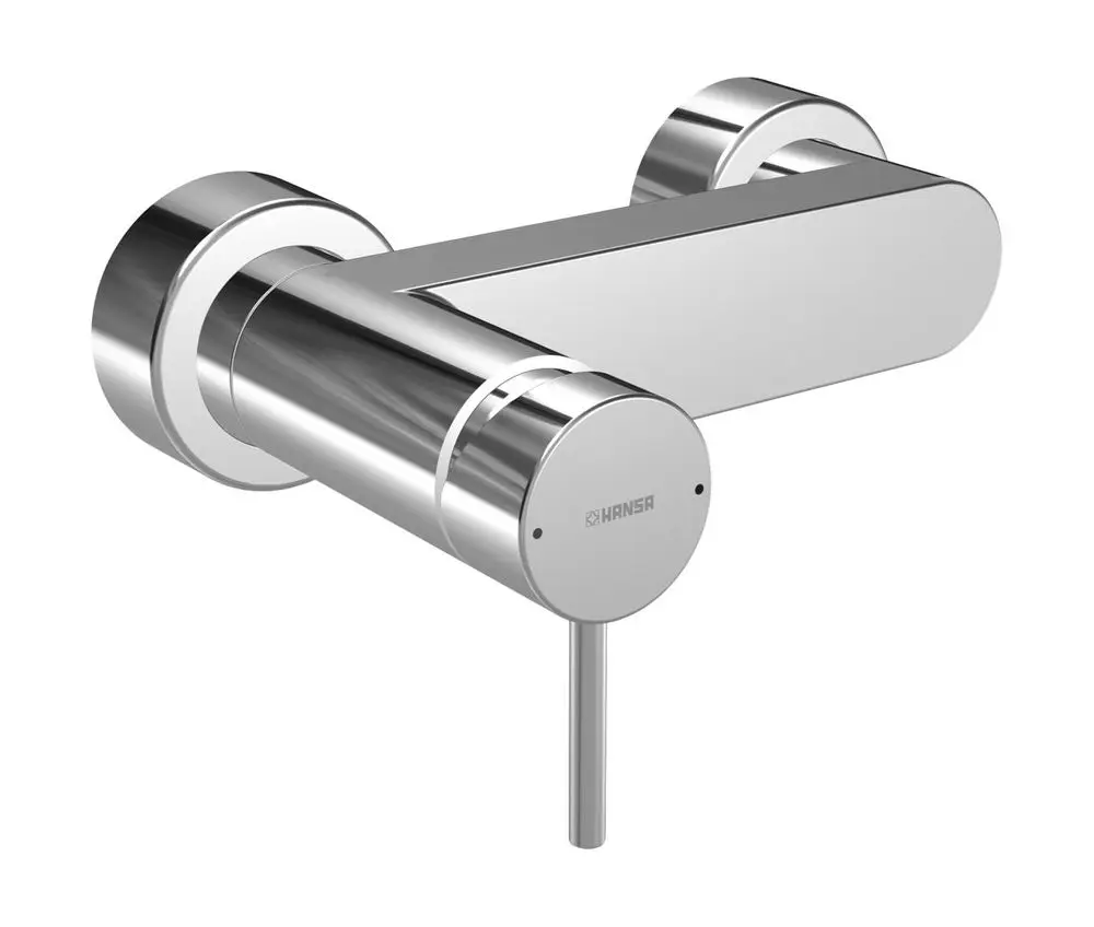 Chromene Einhebelmischer für die Brause von HANSA, an der Wand montiert mit einem seitlichen Hebel zur Wassersteuerung. Modernes Design, glatte Oberfläche.